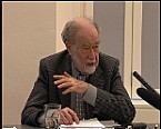 Heinrich Schneider und beim Vortrag Verfassungsrichter: Totengräber der EU-Integration? Bild: Heinrich Schneider und beim Vortrag Verfassungsrichter: Totengräber der EU-Integration?